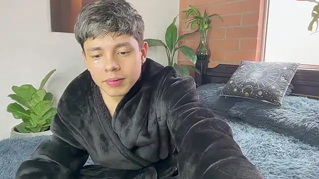 Chat +18 de Andy_Belier23 ao vivo