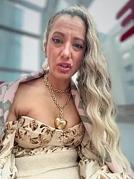 adya-aly 即時 XXX 聊天