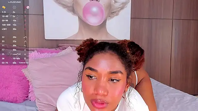 ImaniOkoye Show in webcam