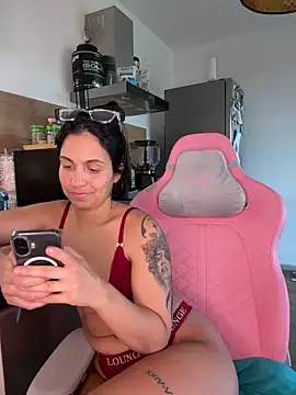 LaPetiteKim Adlı Modelin Canlı XXX Sohbeti