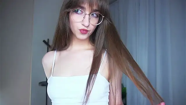 ClarineCasebolt Adlı Modelin Canlı XXX Sohbeti