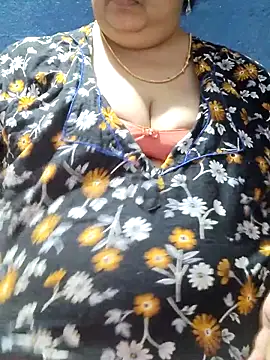 tamilthanushri Chat XXX in diretta