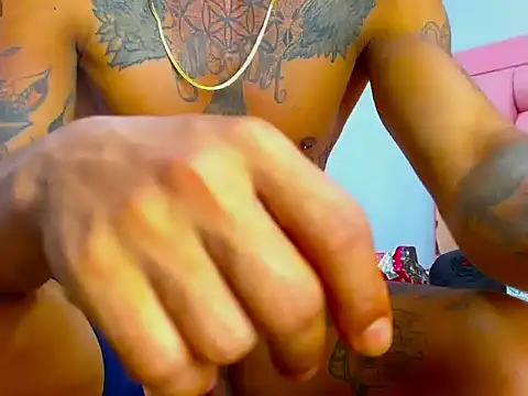 Chat +18 de Hot_Latino_x ao vivo