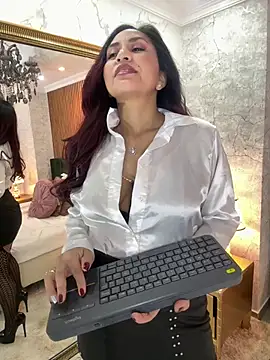 Онлайн чат XXX MonicaMoret