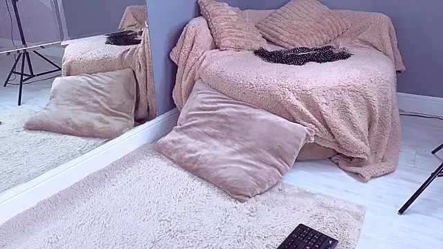 แชท XXX สดของ SpoilM3Mor3