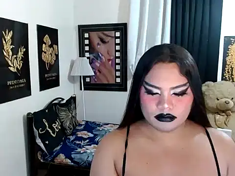 Pokazy przed kamerką – TSbrianaHugeCock