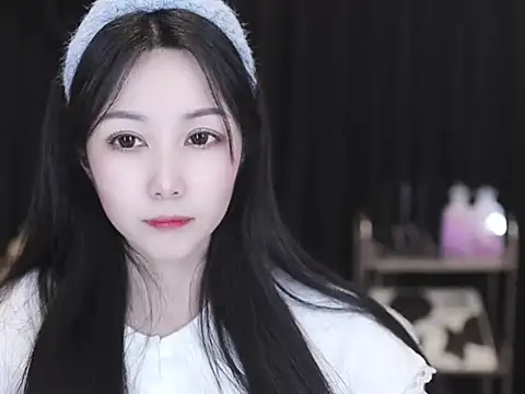 Nuyoah-77 লাইভ XXX চ্যাট