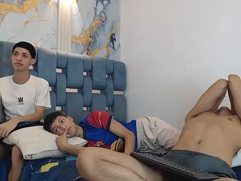 GOLD_BOYSn Webbikameraesitys