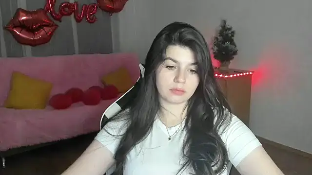 KisaModel Adlı Modelin Canlı XXX Sohbeti