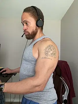 Fathero1time: διαδικτυακό σόου στην κάμερα