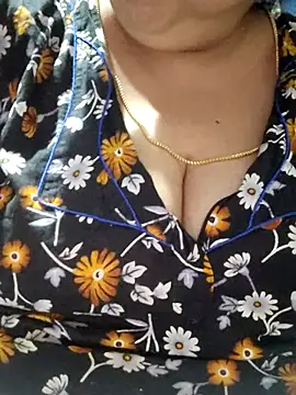 tamilthanushriのライブXXXチャット