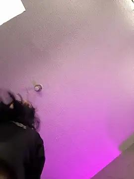 Abril_Luv 即時 XXX 聊天