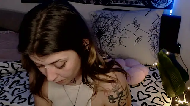 AlienforTwenty Chat XXX in diretta