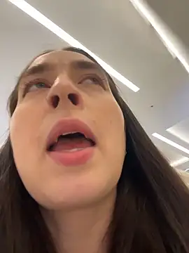 Holly_Play Adlı Modelin Canlı XXX Sohbeti