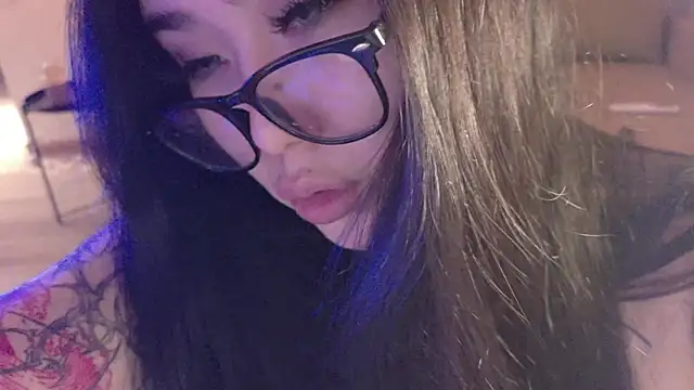 Yuriko_May élő XXX-chatje