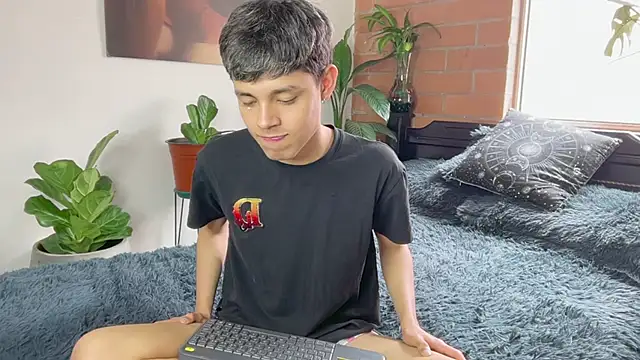 Andy_Belier23 Chat XXX in diretta