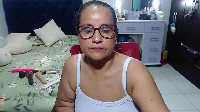 pervert_mommy_ élő XXX-chatje