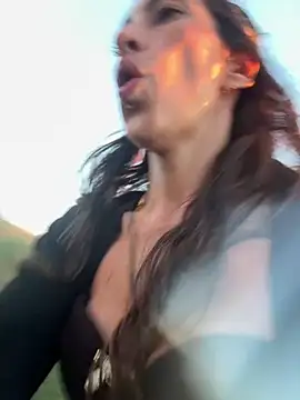 Amani_thewolf Adlı Modelin Canlı XXX Sohbeti