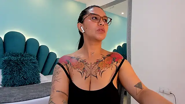 sharlott18 Live XXX-Chat