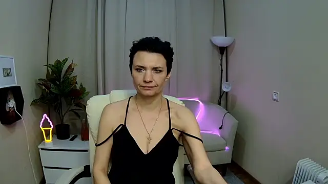 AvaSaturnianのライブXXXチャット