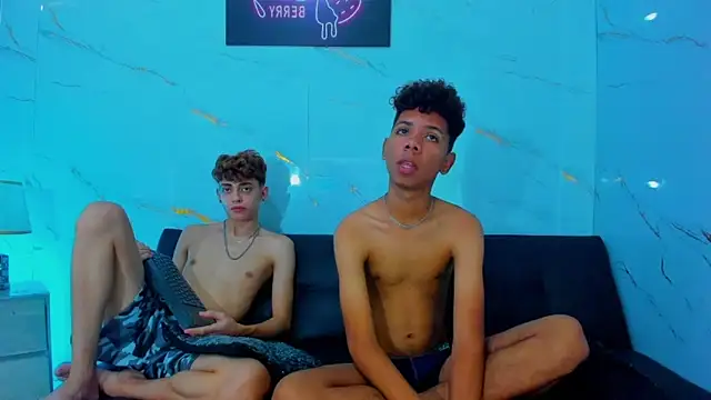 Spicy_guys' Webcam Show