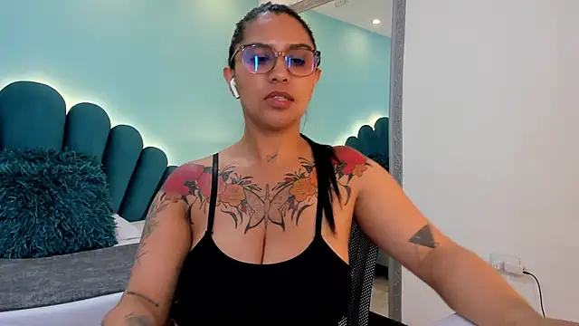 Онлайн чат XXX sharlott18