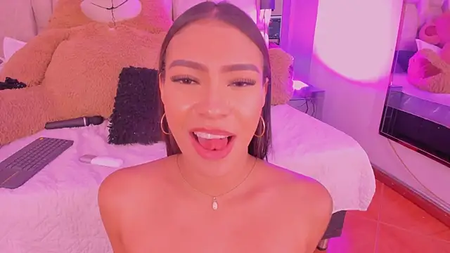 Chatroom XXX en direct de AishaKassandra