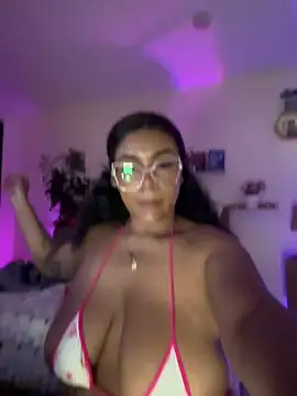 YariRose: διαδικτυακό σόου στην κάμερα