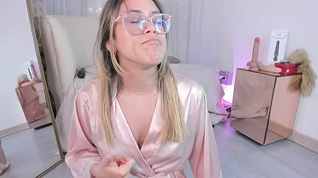 kyany_ élő XXX-chatje