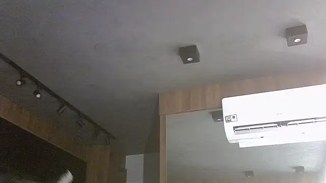 SkinnyKittenn Live XXX chat