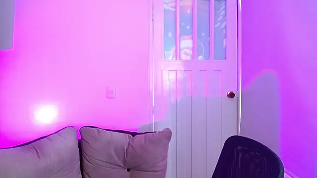 milfrousse Adlı Modelin Canlı XXX Sohbeti