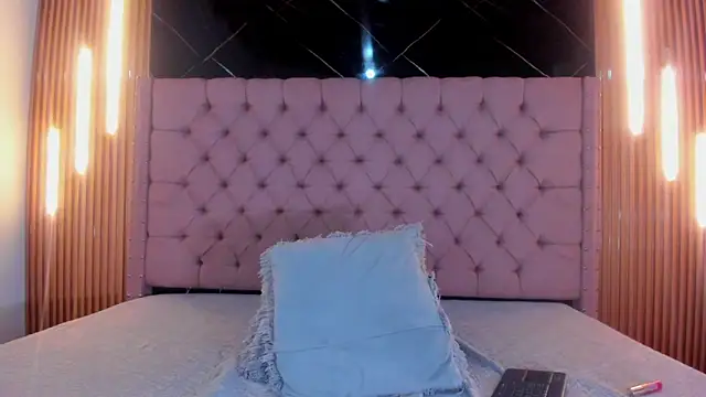 AinaPink's Live XXX Chat