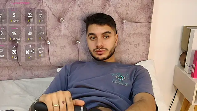 Amadeo_Wild Adlı Modelin Canlı XXX Sohbeti