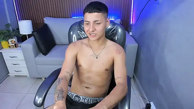 Liam9_ Adlı Modelin Canlı XXX Sohbeti