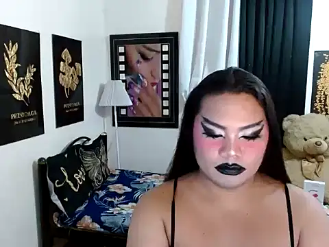 TSbrianaHugeCockのウェブカメラショー