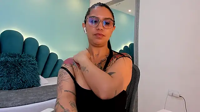 Chatroom XXX en direct de sharlott18