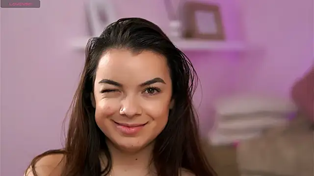 PeachyyFantasy élő XXX-chatje