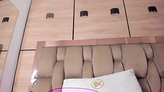 Chatroom XXX en direct de karol_lewiss