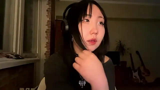 Yunananaa Chat XXX live