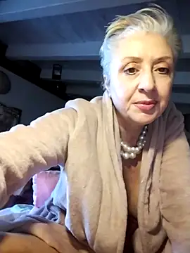 divinaerotica Chat XXX in diretta