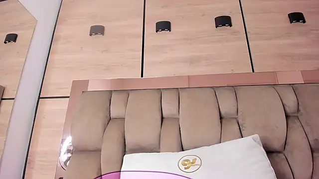 Chatroom XXX en direct de karol_lewiss