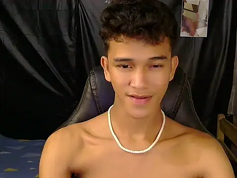 Pokazy przed kamerką – hugekenbigcock