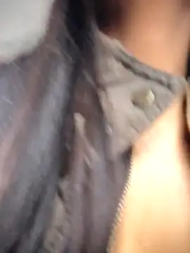 Astrid-- 在線直播表演