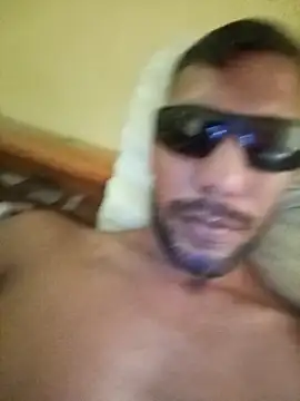 UnreadyChutzpa Show in webcam