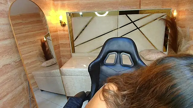 charlotte__r_ Adlı Modelin Canlı XXX Sohbeti