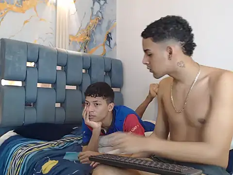 Chat XXX en directo de GOLD_BOYS