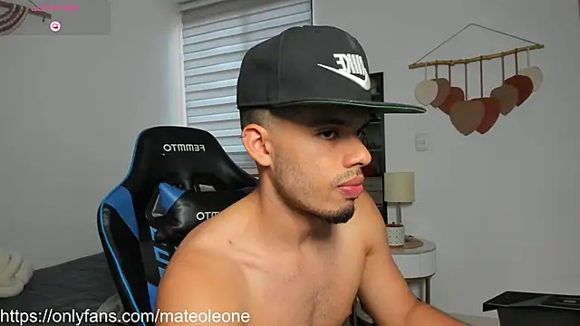 mateoleonee Show Webcam