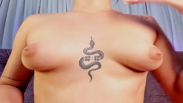 violet_77711 Adlı Modelin Canlı XXX Sohbeti