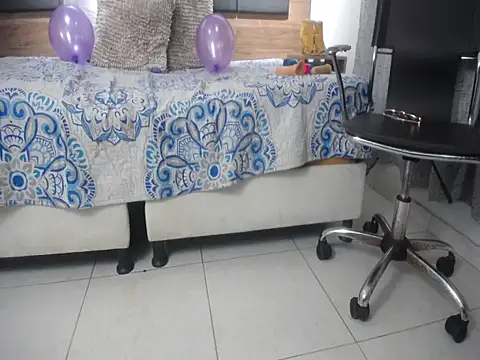 miss_charlott_18 Live XXX-chat