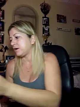 Chat XXX en directo de NikkiBlisss